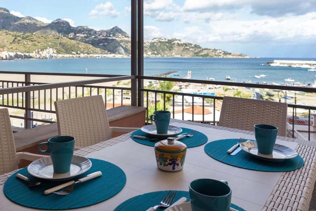 Casablu, Un Delizioso Bilocale Sulla Baia Di Naxos Apartment Giardini Naxos Exterior photo