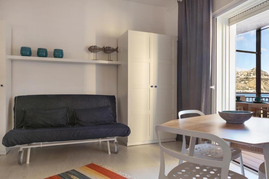 Casablu, Un Delizioso Bilocale Sulla Baia Di Naxos Apartment Giardini Naxos Exterior photo