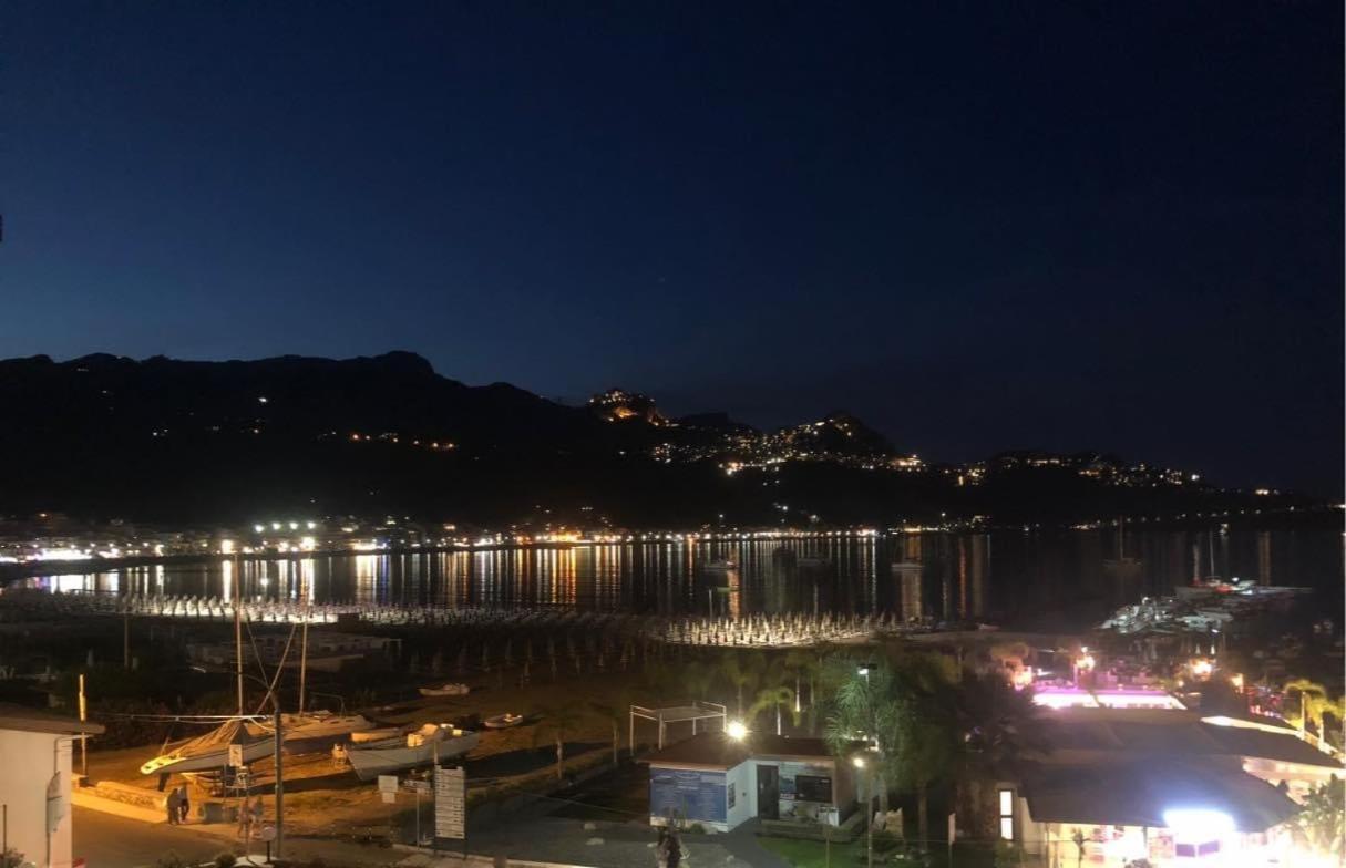Casablu, Un Delizioso Bilocale Sulla Baia Di Naxos Apartment Giardini Naxos Exterior photo