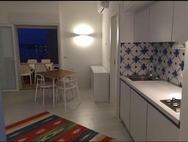 Casablu, Un Delizioso Bilocale Sulla Baia Di Naxos Apartment Giardini Naxos Exterior photo